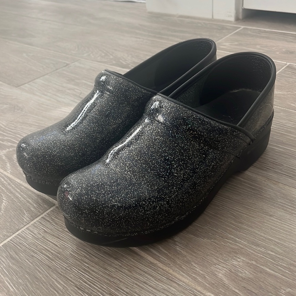Size 39 Danskso